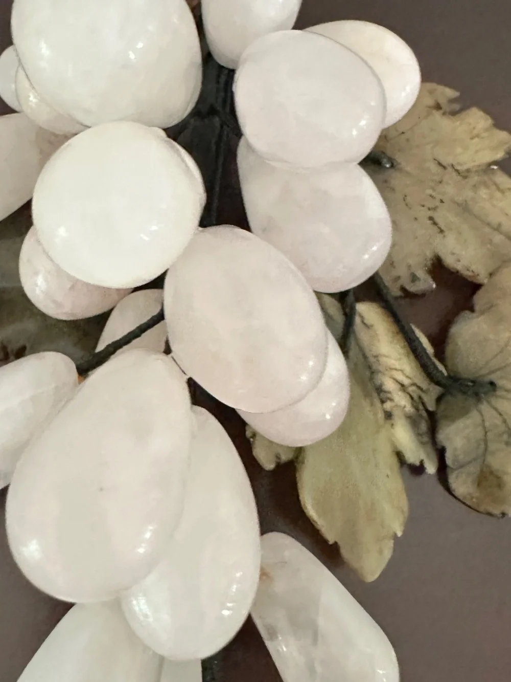 VTG MCM Creamy White Banded Onyx Stone Grape Cluster w/Carved Green Leaf W wibuy